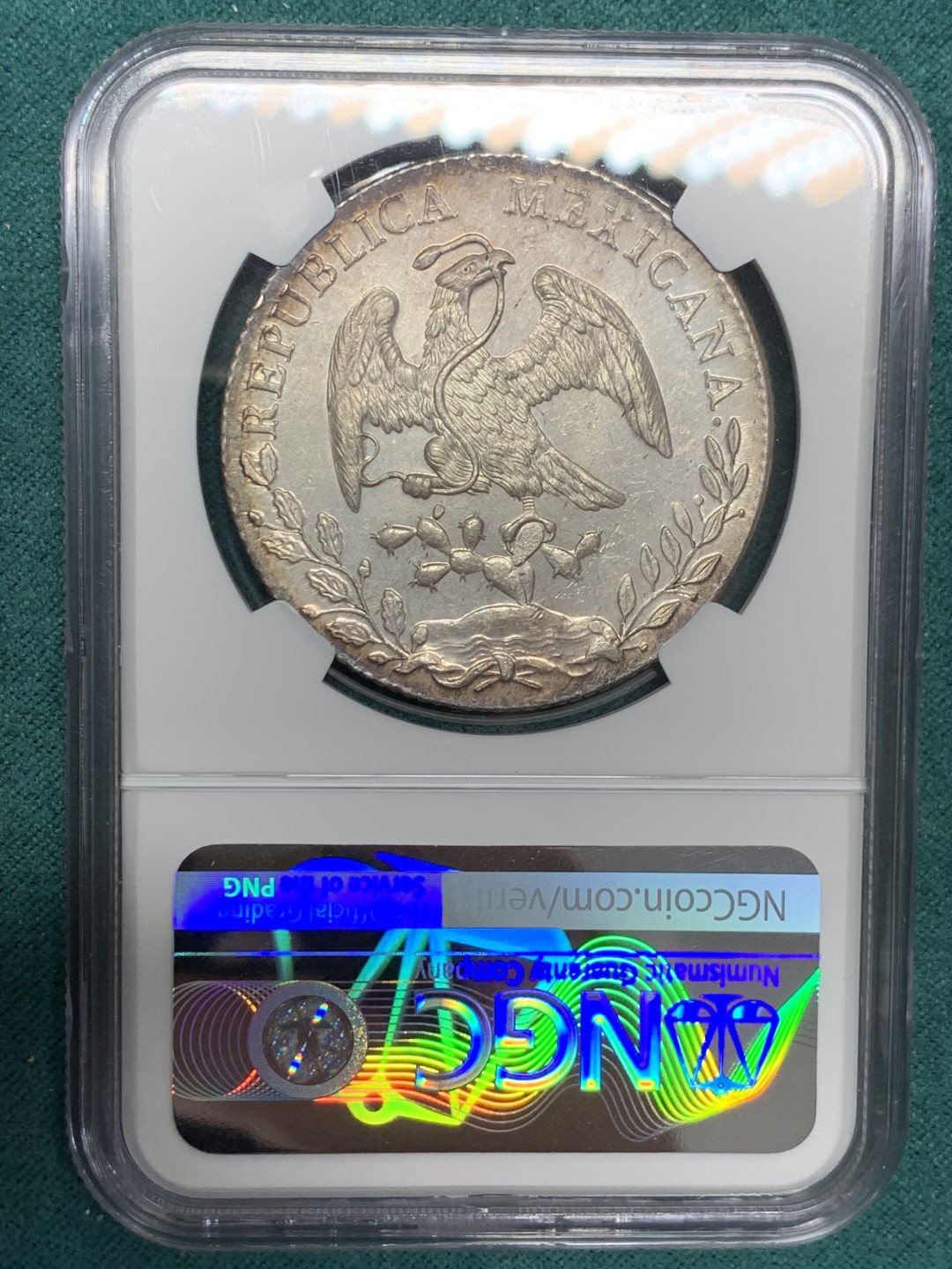 《竞宝斋》第148场-周日，周一 2场 (全场包邮) NGC UNC 1894年 墨西哥 鹰洋 镜面底板，正面彩虹包浆 背面极好