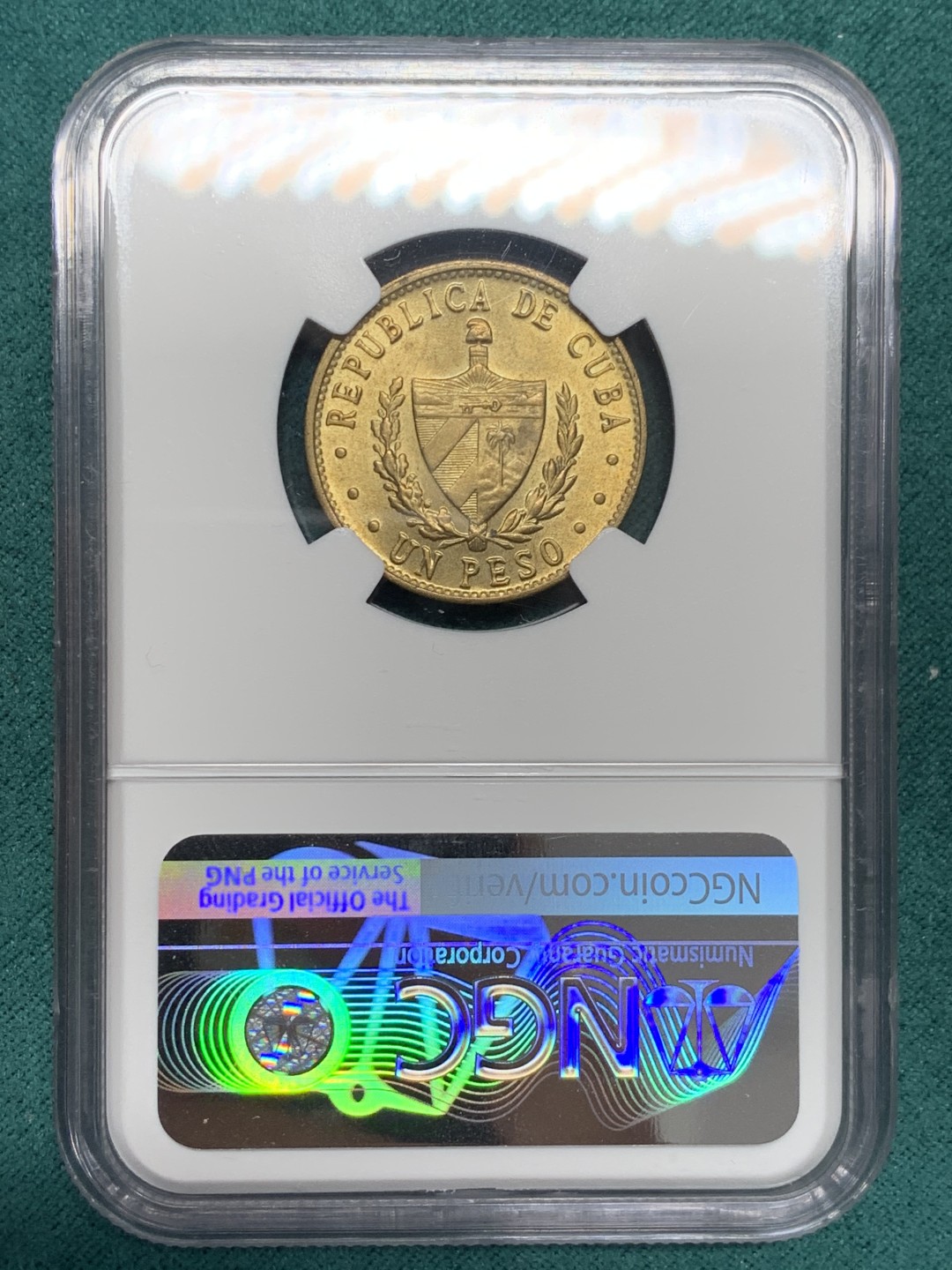 《竞宝斋》第148场-周日，周一 2场 (全场包邮) NGC-MS66 亚军分 古巴 1989年1比索五星黄铜币，流通版1比索，顶级高分，金光闪闪。复刻经典的五星设计