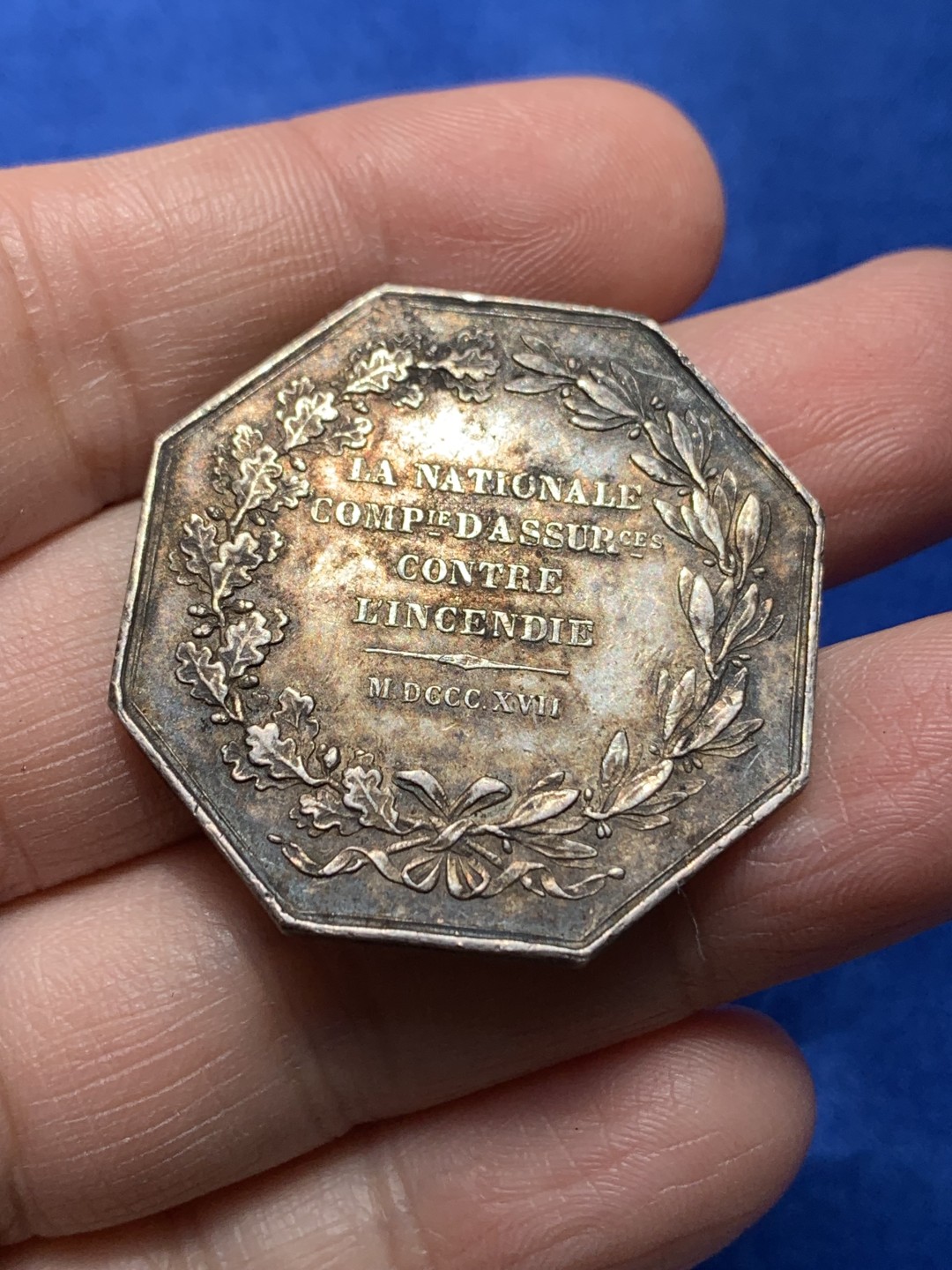 《竞宝斋》第148场-周日，周一 2场 (全场包邮) 法国 1860-1879 皇家火灾保险 银质八角代币 20.08g，36.5mm，蜜蜂边铭银标 原味包浆