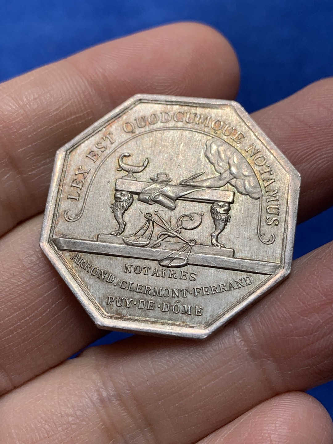 《竞宝斋》第148场-周日，周一 2场 (全场包邮) 法国 1880-1898 勒鲁格公证处 银质八角代币 丰饶角边铭银标 状态好 33.6mm 14.1克