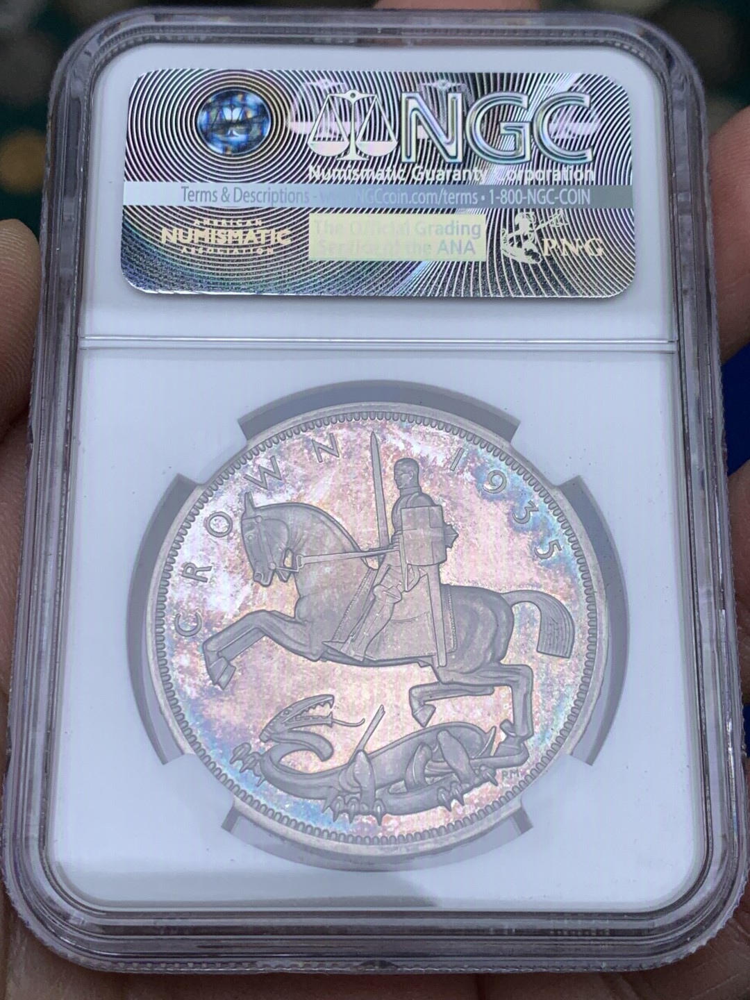 《竞宝斋》第148场-周日，周一 2场 (全场包邮) NGC PF64 CAMEO 英国1935乔治五世精制木马剑镜面底板，发行量仅2500枚