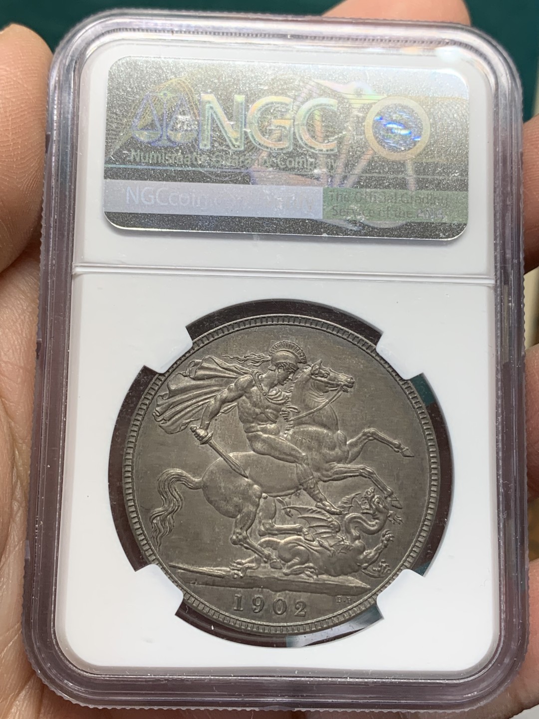 《竞宝斋》第148场-周日，周一 2场 (全场包邮) NGC-PF62Matte 英国1902年爱七马剑克朗，深色五彩包浆醇厚味道一流，自藏佳品