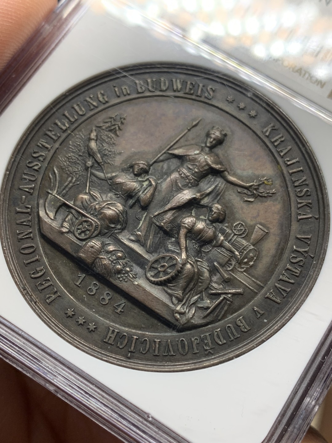 《竞宝斋》第148场-周日，周一 2场 (全场包邮) NGC-MS62 奥地利 1884 波西米亚展 纪念铜章 少见品种 细节极其丰富