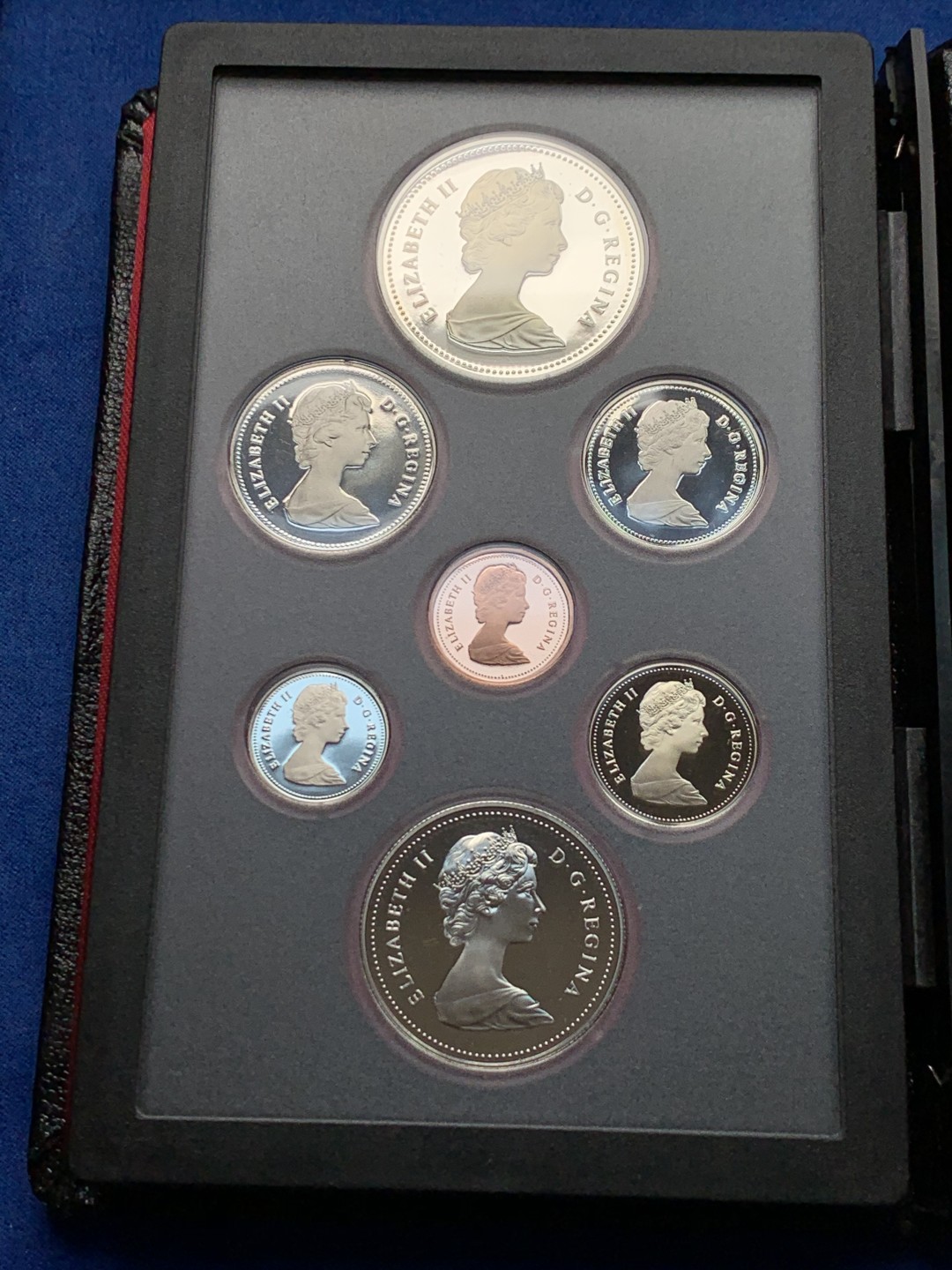 《竞宝斋》第148场-周日，周一 2场 (全场包邮) 加拿大1982年精制套币含一枚纪念银币