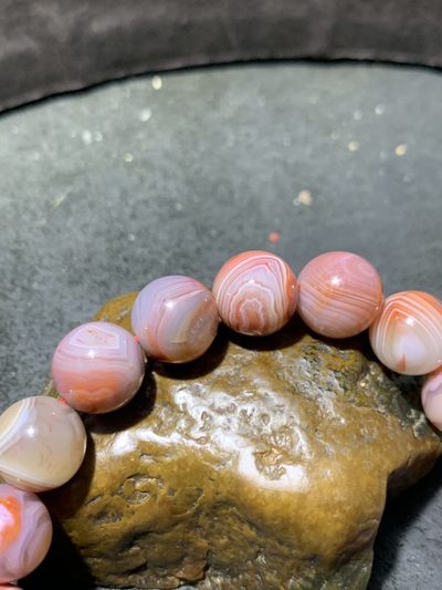 川料南红玛瑙缠丝纹单圈手串一条， 川料南红玛瑙缠丝纹单圈手串一条，