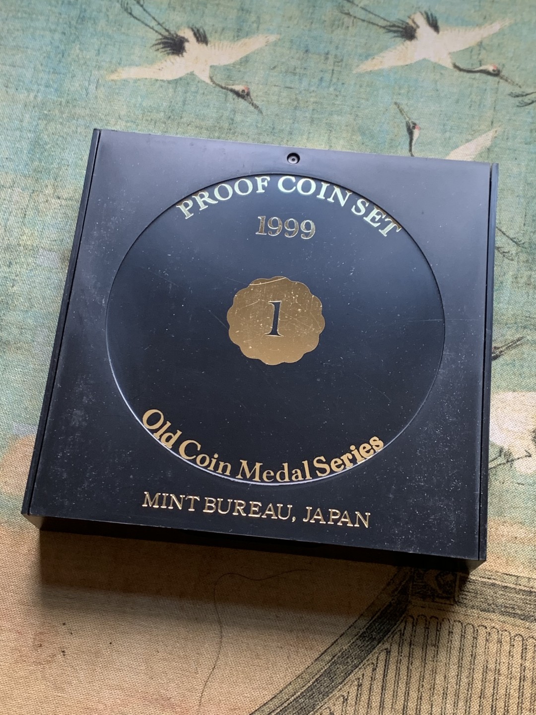 《竞宝斋》第148场-周日，周一 2场 (全场包邮) 日本1999年精制套币含镀金银章