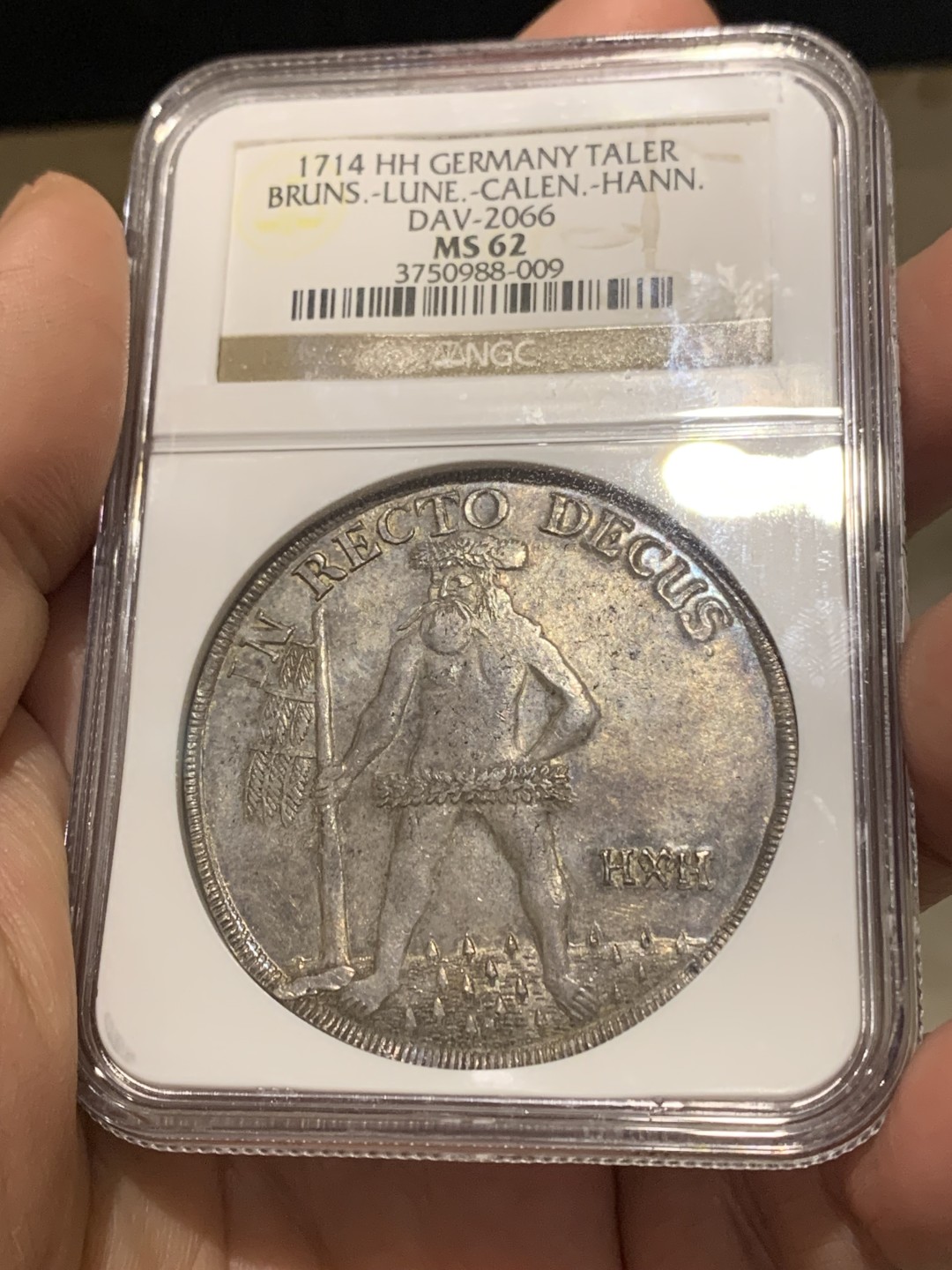 《竞宝斋》第148场-周日，周一 2场 (全场包邮) 唯一冠军分 NGC MS62 德国 布伦瑞克1714年 野人 泰勒大银币 脸部清晰 草裙飞扬 深彩包浆 一枚便是全部