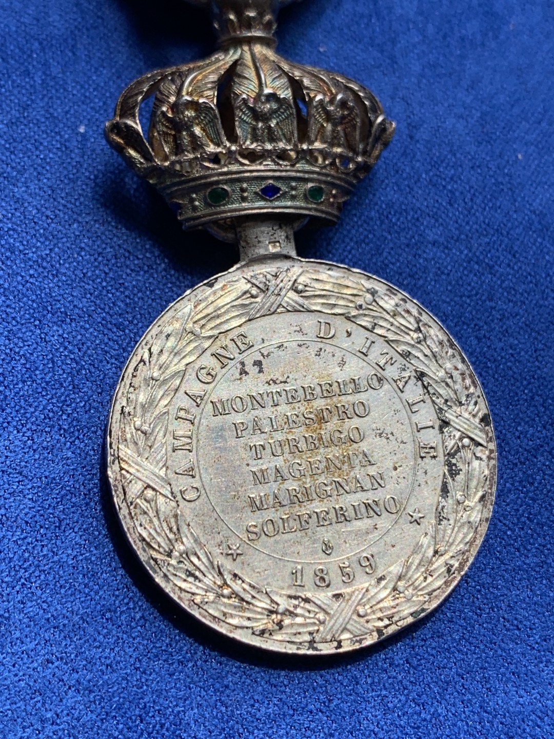 《竞宝斋》第148场-周日，周一 2场 (全场包邮) 法国1859年远征意大利奖章 十分稀少的皇冠版上挂， 国内仅见。皇冠上镶嵌的宝石还是完好无损的， 国际拍卖价格已超两千