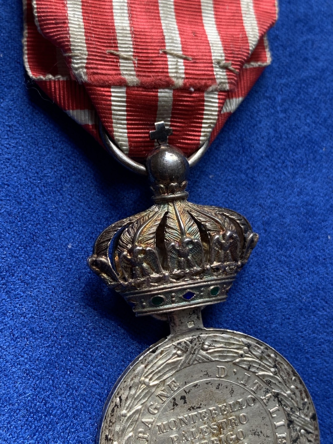 《竞宝斋》第148场-周日，周一 2场 (全场包邮) 法国1859年远征意大利奖章 十分稀少的皇冠版上挂， 国内仅见。皇冠上镶嵌的宝石还是完好无损的， 国际拍卖价格已超两千