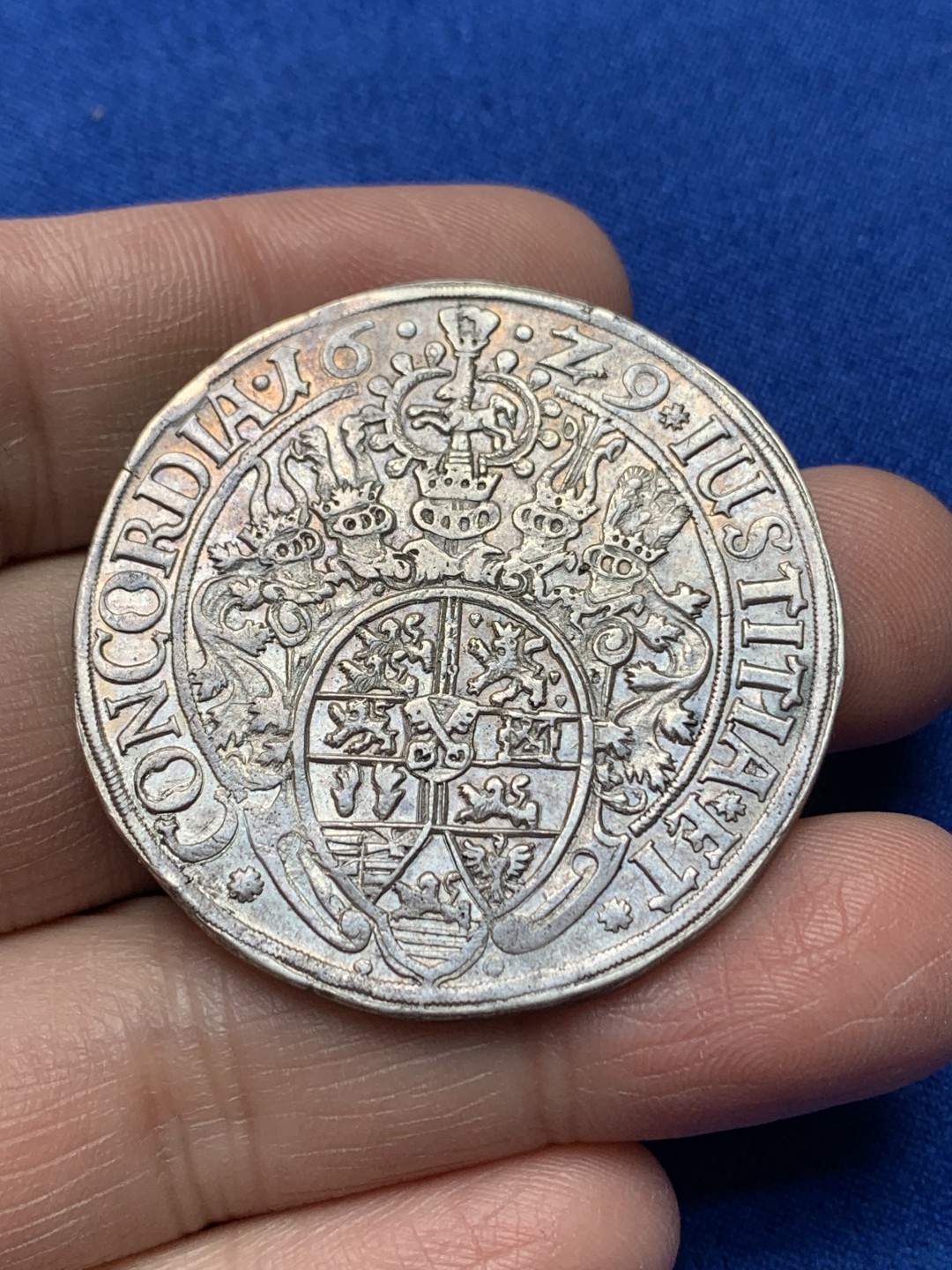 《竞宝斋》第148场-周日，周一 2场 (全场包邮) 1629年 神圣罗马帝国 不伦瑞克-策勒老泰勒银币 打制币少见品种 28.4克