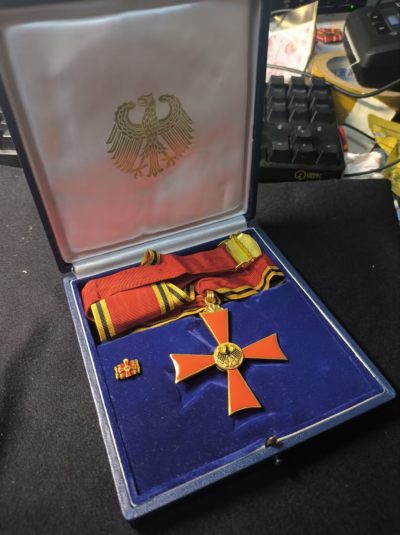 荷兰--纽卡勋赏制服交流 - 联邦德国指挥官级联邦十字勋章全套