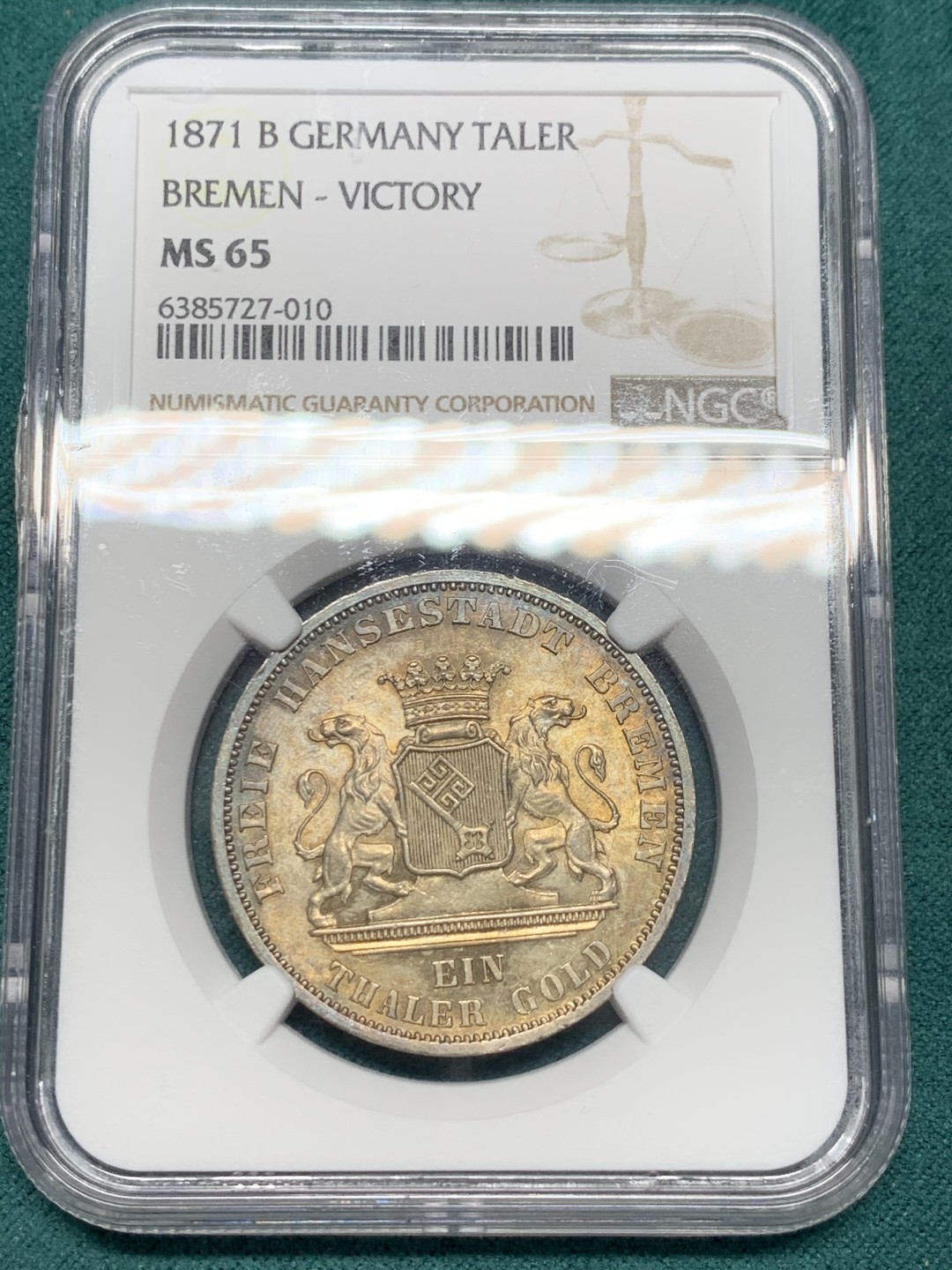 《竞宝斋》第148场-周日，周一 2场 (全场包邮) 高分收藏级！NGC-MS65 德国 1871年 不来梅 胜利泰勒银币 均匀暗金底色 外围蓝色环彩 GEM底光