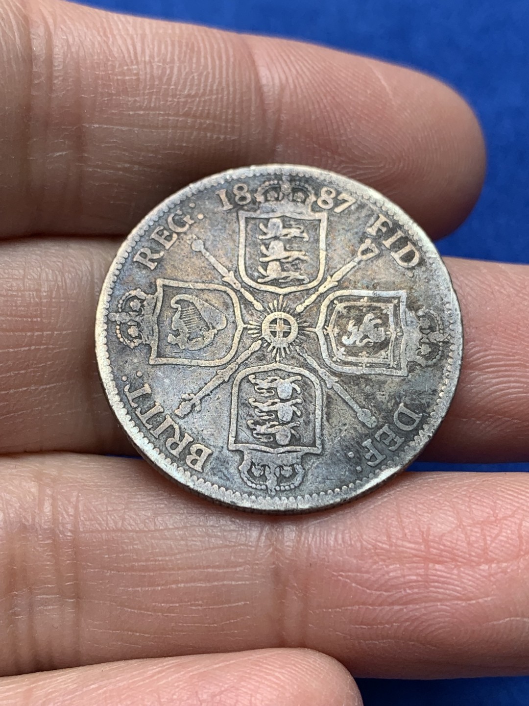 《竞宝斋》第148场-周日，周一 2场 (全场包邮) 英国 1887年 维多利亚女王 弗洛林 银币 刮痧版 10.8克 925银