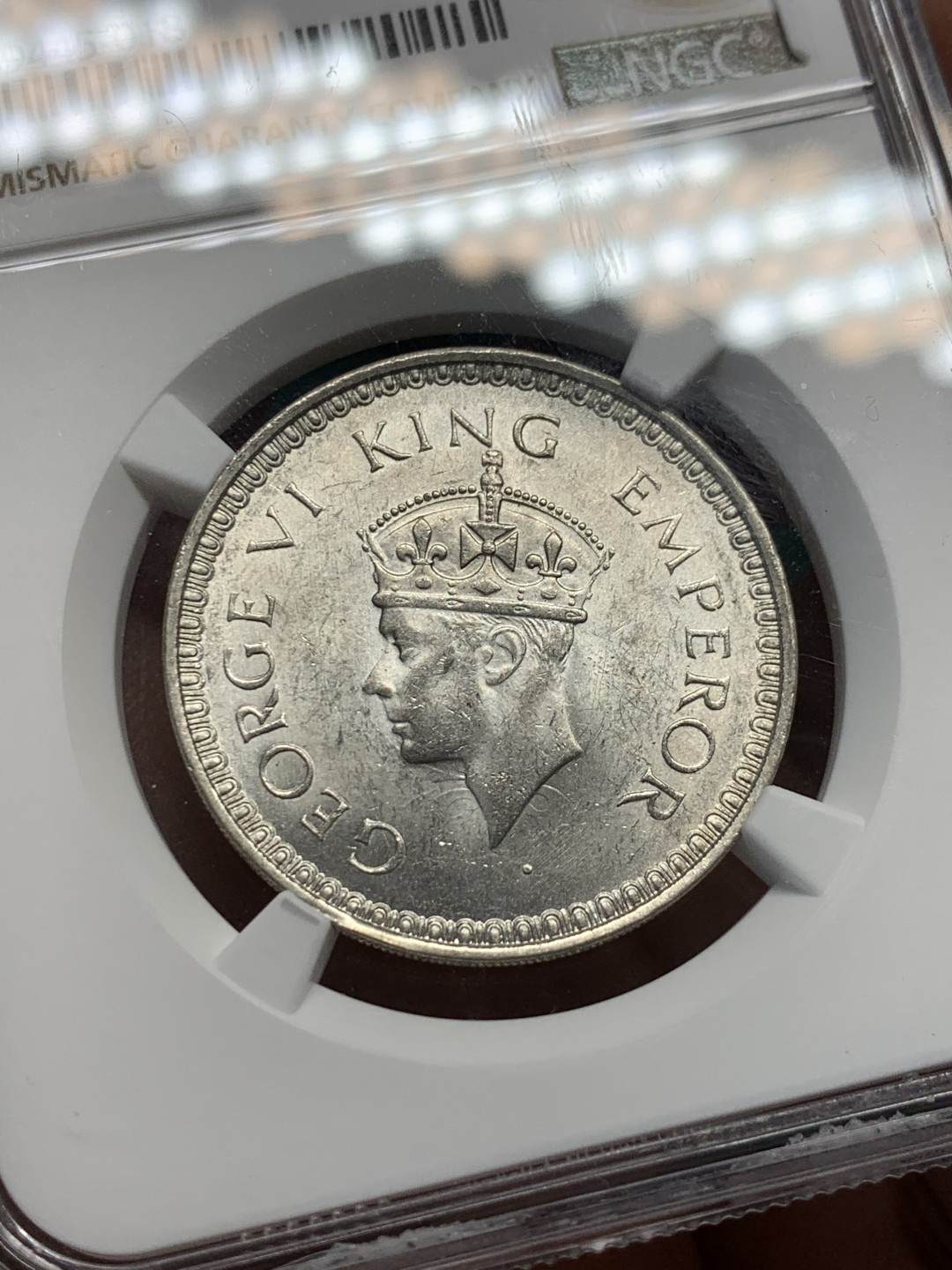《竞宝斋》第148场-周日，周一 2场 (全场包邮) NGC MS62 英属印度 1944年B版 乔治六世1卢比银币 reverseB版 背面精雕花纹 细节很清晰 少见版本 原光好品