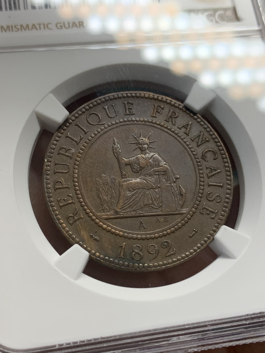 《竞宝斋》第148场-周日，周一 2场 (全场包邮) NGC AU55 法属印支 1892 百分之一 铜币 坐人脸部可见 不错