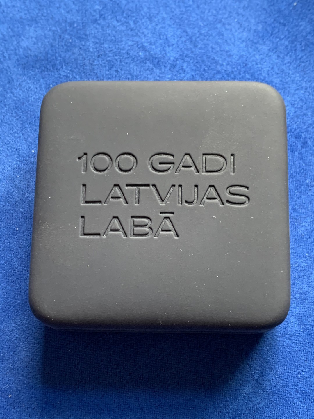 《竞宝斋》第148场-周日，周一 2场 (全场包邮) 少见原盒 拉脱维亚 2022年 上升主题5欧元镀金精制纪念银币 36.7克925银 全球限量5000枚 设计感慢慢 潜力获奖品种