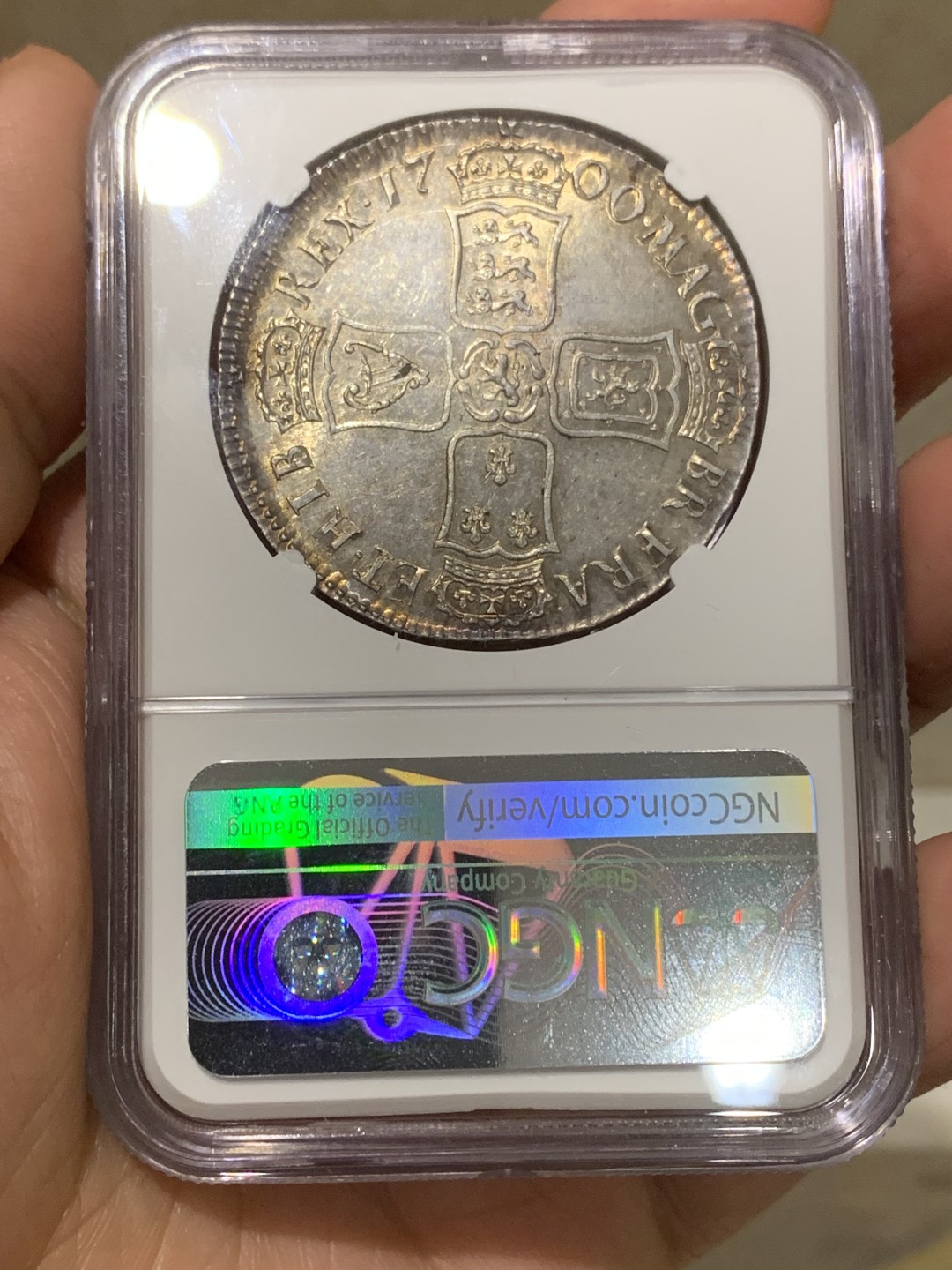 《竞宝斋》第148场-周日，周一 2场 (全场包邮) NGC-MS63 英国 1700年威廉三世一克朗银币 双面转光 英系毕业级收藏 细节见图