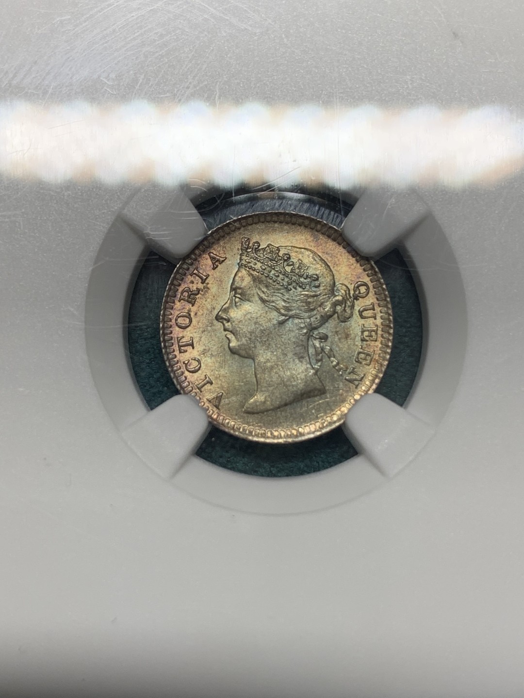 《竞宝斋》第148场-周日，周一 2场 (全场包邮) NGC MS63 香港 1901年 维多利亚 5仙 银币 五彩包浆 美