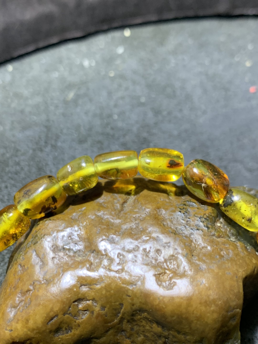 天然蜜蜡随形手串1条！