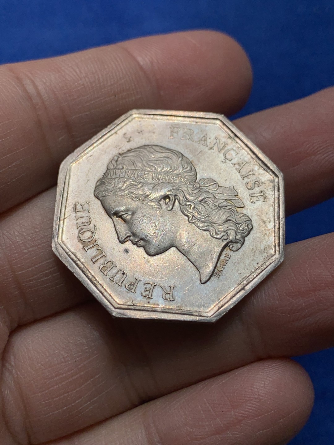 《竞宝斋》第148场-周日，周一 2场 (全场包邮) 法国 1880-1898 勒鲁格公证处 银质八角代币 丰饶角边铭银标 状态好 33.6mm 14.1克