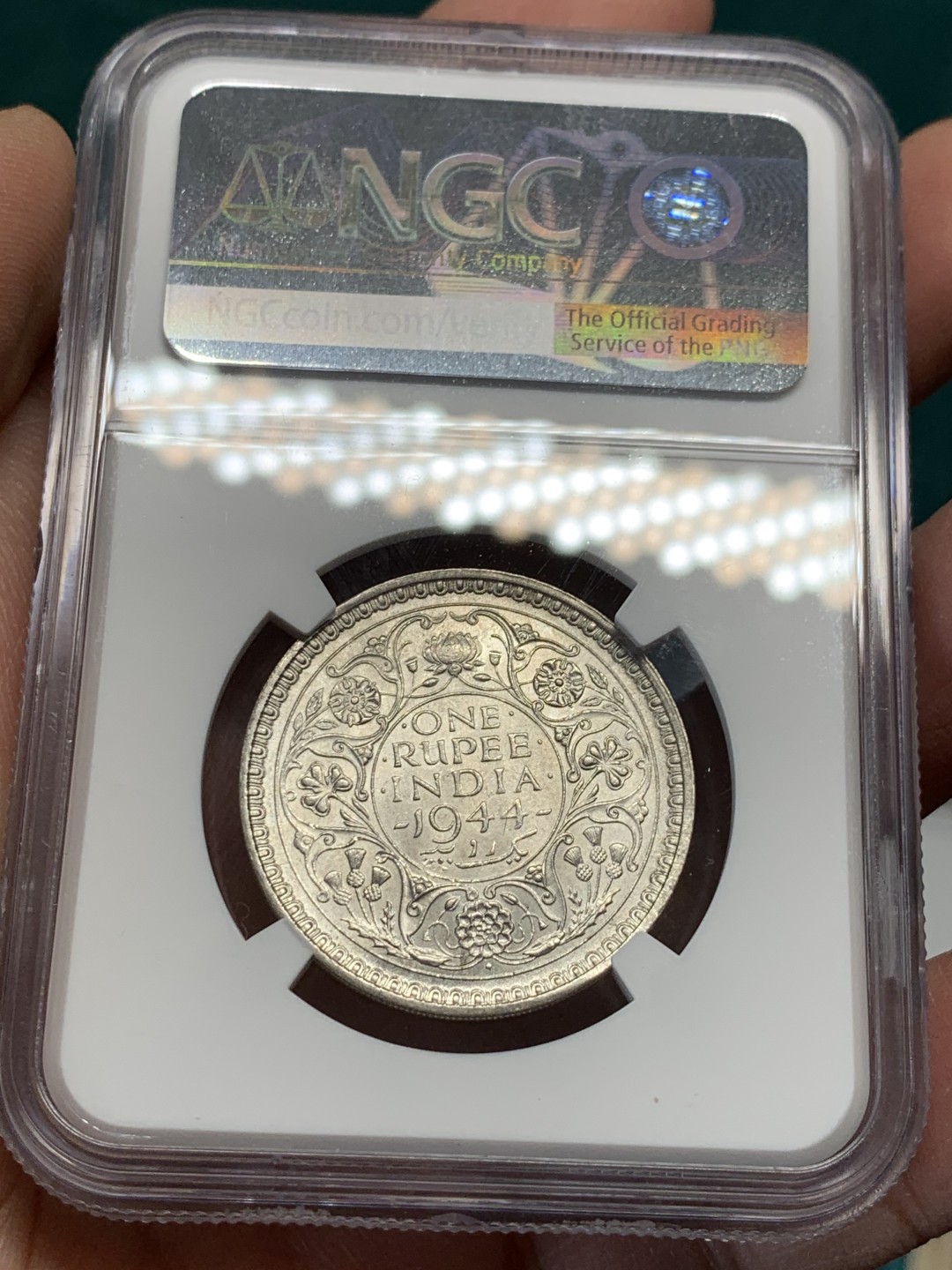 《竞宝斋》第148场-周日，周一 2场 (全场包邮) NGC MS62 英属印度 1944年B版 乔治六世1卢比银币 reverseB版 背面精雕花纹 细节很清晰 少见版本 原光好品