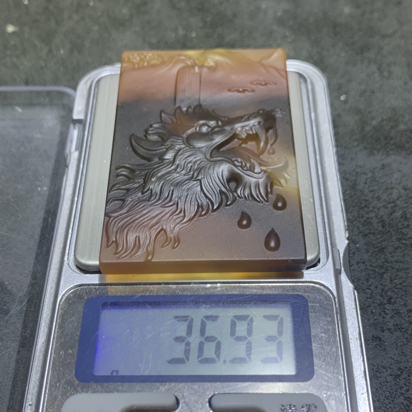精美高玉化巴西玛瑙雕刻战狼牌子一个，
