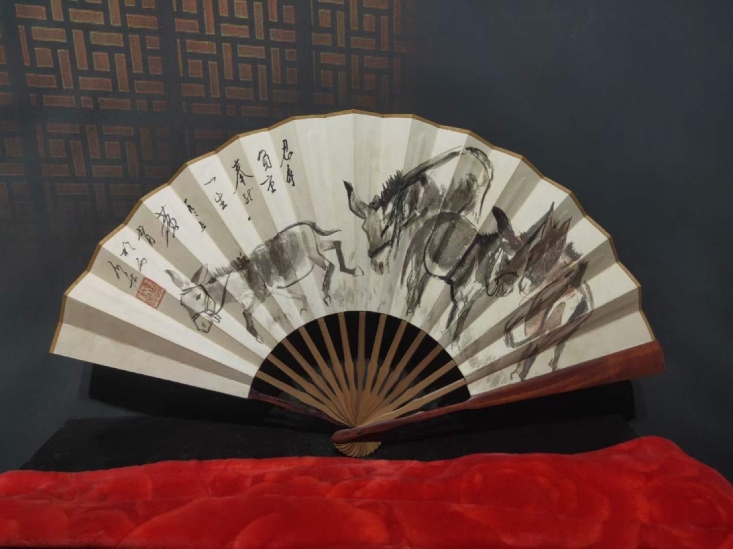 黄胄动物扇子8个，双面工，画工精湛，实物拍摄