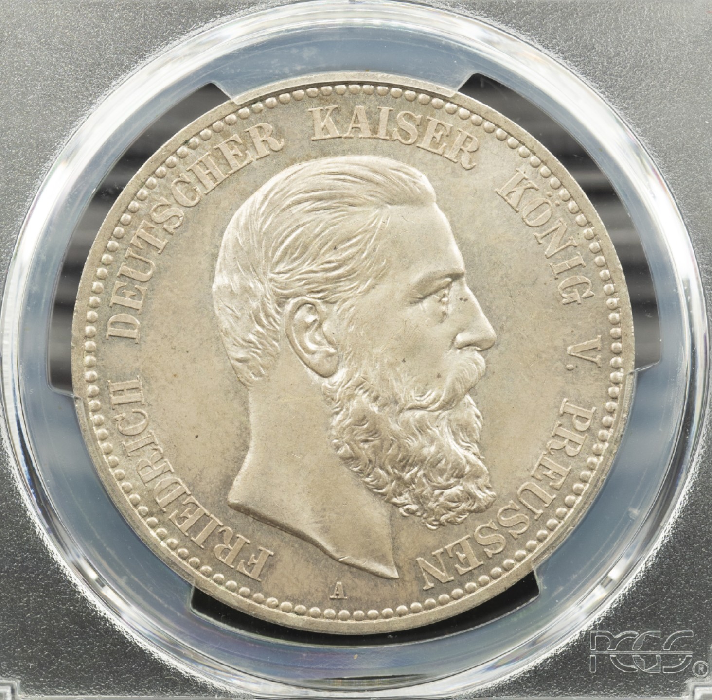 万国钱币拍卖第005期 1888三皇年德国普鲁士弗三短翅5马克，顶级高分，轻度包浆，粉光满满，来自日本银座拍卖，流传有序，品质保障。