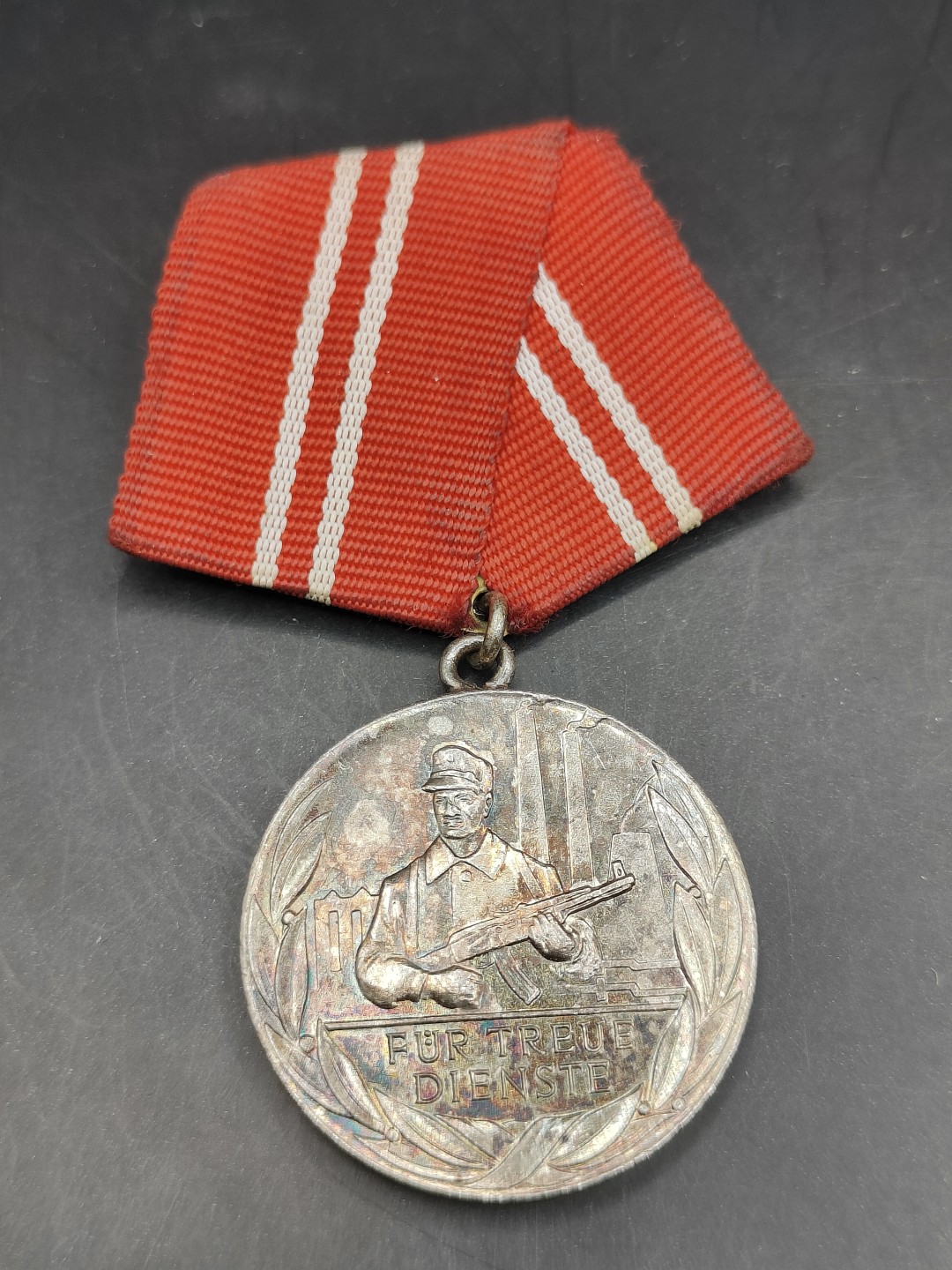 全场0元起拍 第43期 咸鱼国勋章拍卖专场 4月2日（周日）下午6：00开始 东德工战队银级服役章 早期镀银