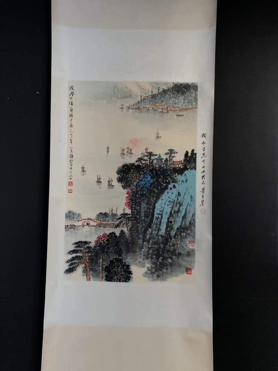 钱松岩山水图一副，画工精湛，形象逼真，纸本立轴包手绘，画心68/45……h12