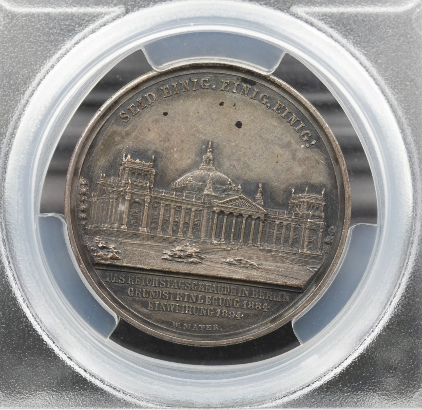 万国钱币拍卖第005期 1894普鲁士威廉二世纪念德意志帝国国会大厦落成纪念银章，超高浮雕加厚盒，唯一冠军分。