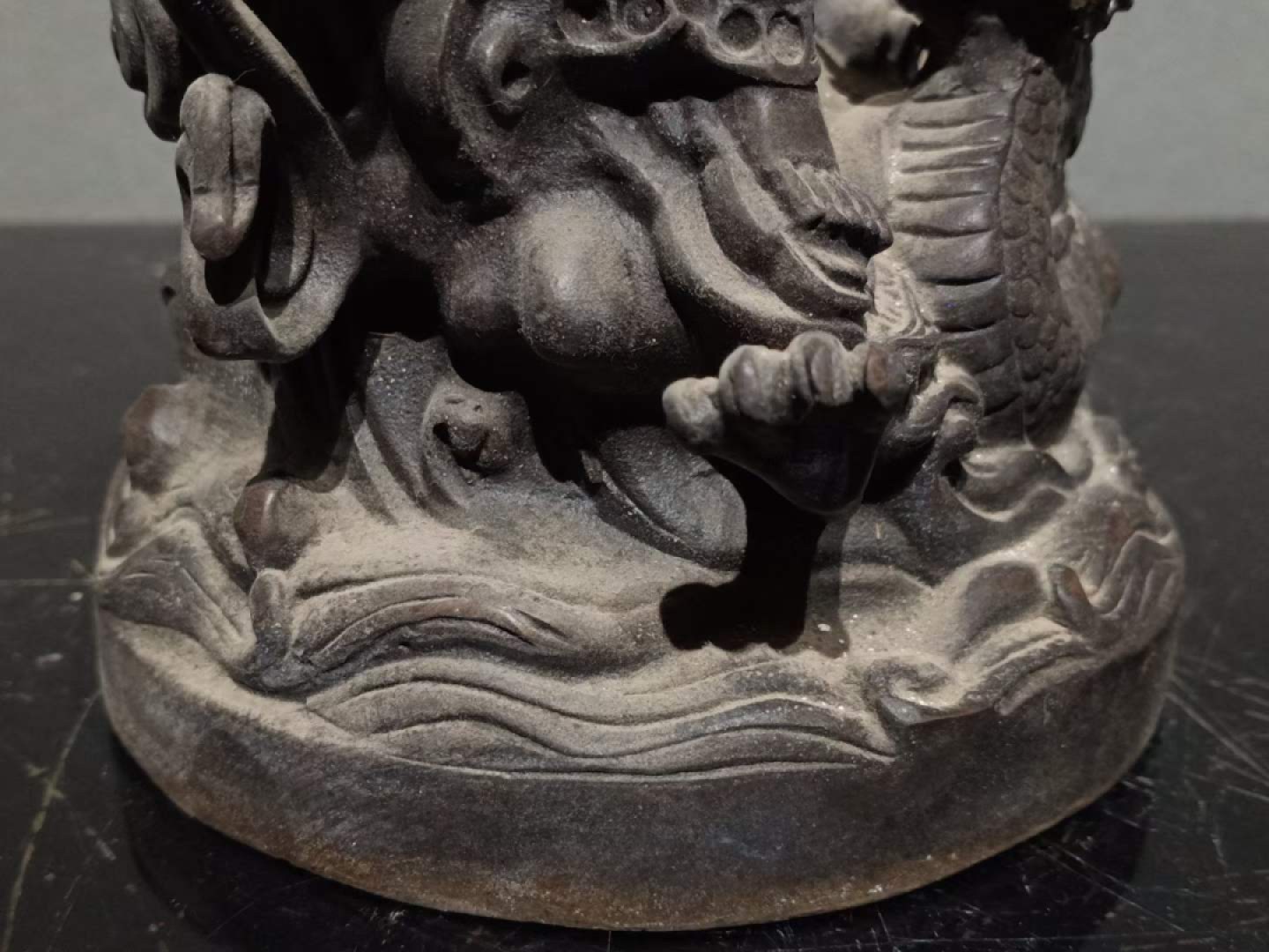 纯铜佛像，纯手工精致打造，包浆厚重，老化明显，品相完整。