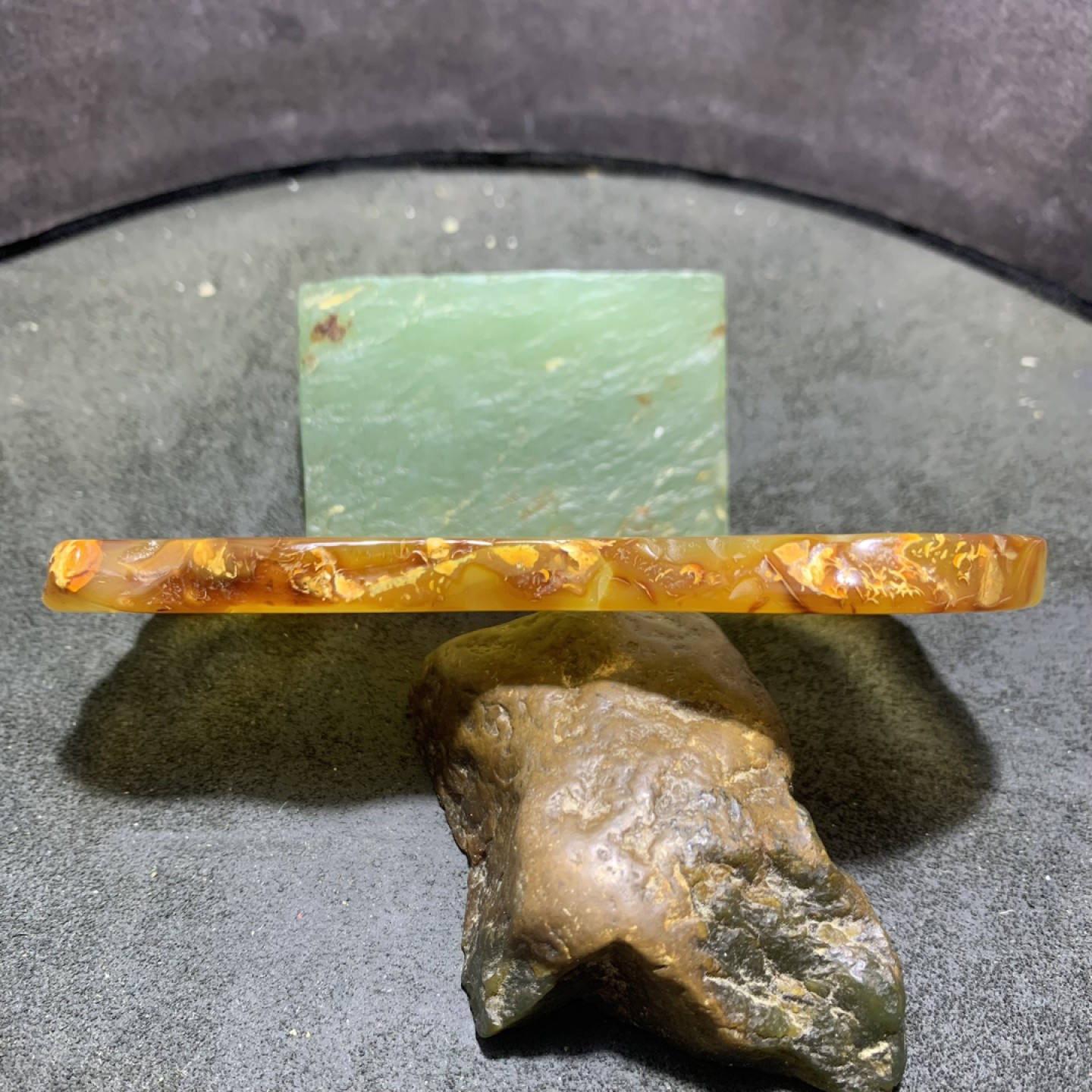 重器天然马达加斯加原皮玛瑙雕刻站观音牌子一块