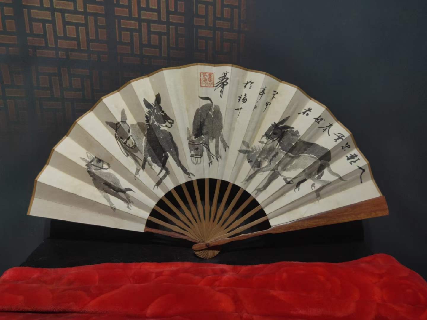 黄胄动物扇子8个，双面工，画工精湛，实物拍摄