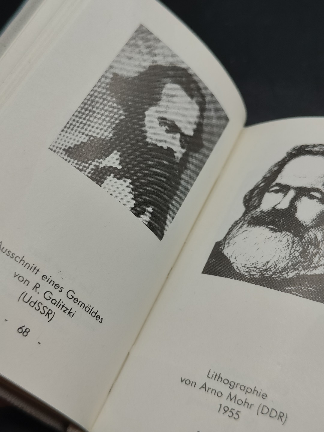 全场0元起拍 第43期 咸鱼国勋章拍卖专场 4月2日（周日）下午6：00开始 马克思雕塑画像收录大全 223页 迷你册
