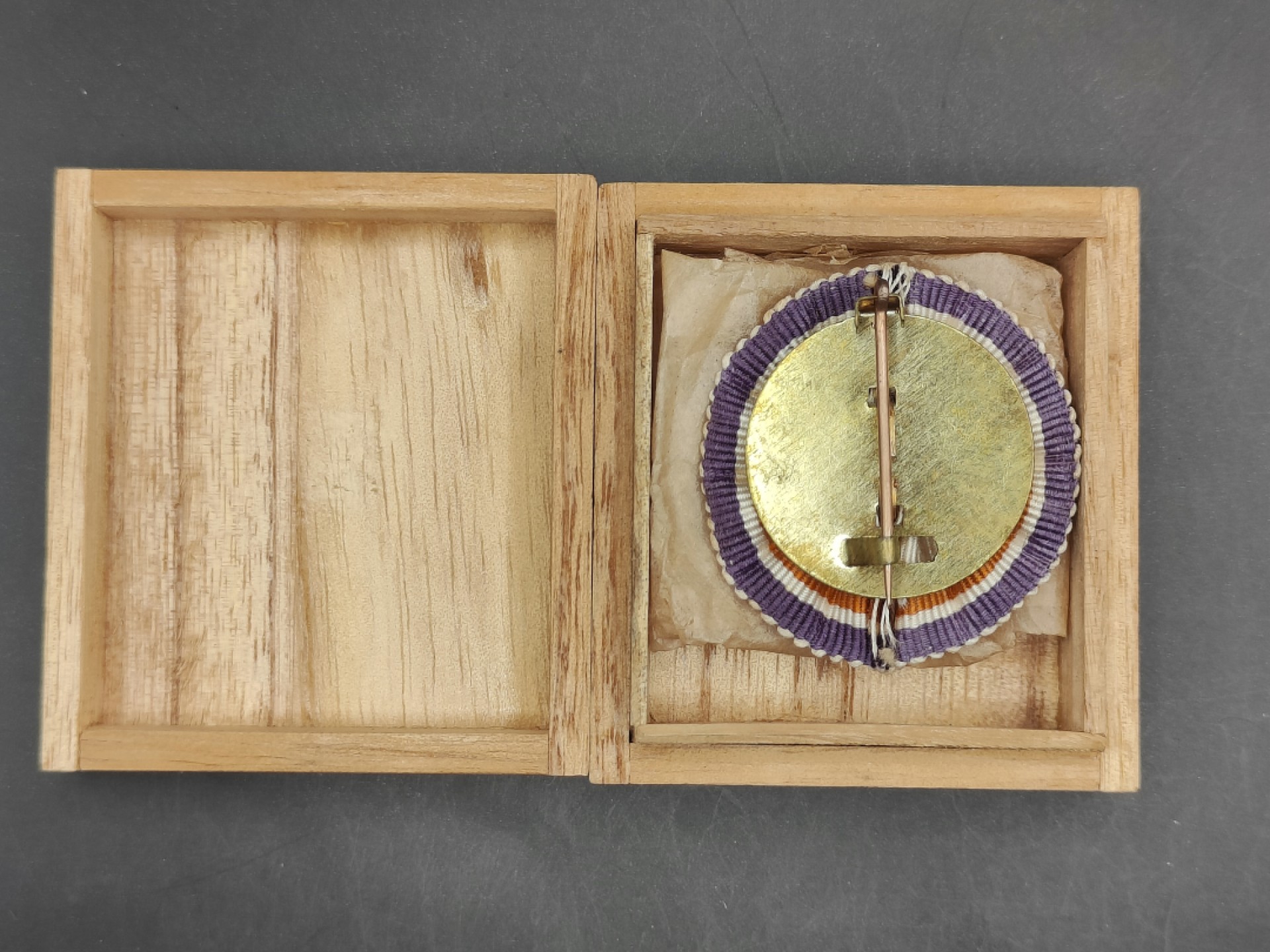 全场0元起拍 第43期 咸鱼国勋章拍卖专场 4月2日（周日）下午6：00开始