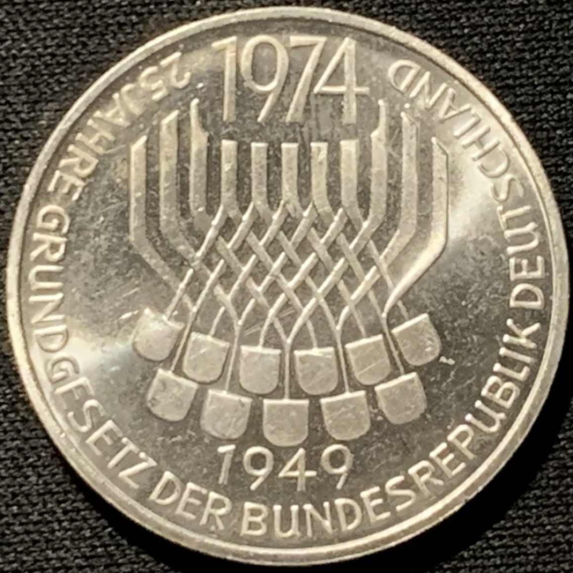 紫瑗钱币——第262期拍卖 联邦德国 1974年 F版 宪法25周年 5马克 11.2克 0.625银 UNC