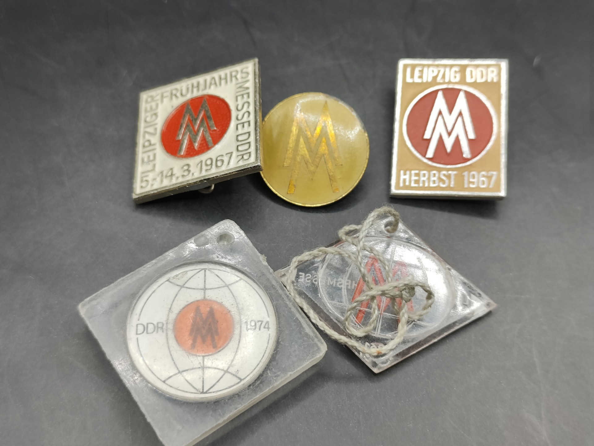 全场0元起拍 第43期 咸鱼国勋章拍卖专场 4月2日（周日）下午6：00开始 东德 莱比锡博览会徽章一组 5个