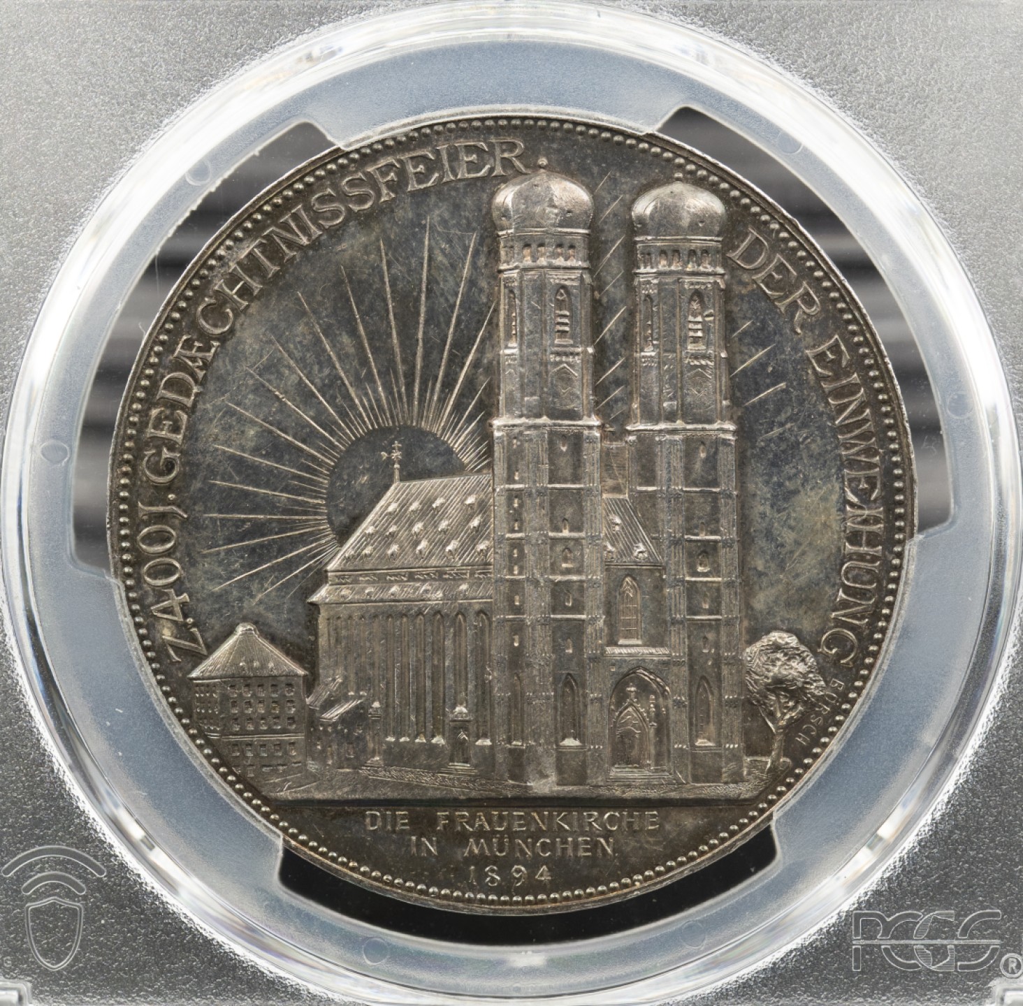 万国钱币拍卖第005期 1894年德国巴伐利亚慕尼黑双塔教堂圣母抱婴大银章，原味五彩包浆，尺寸大而厚重的经典品种