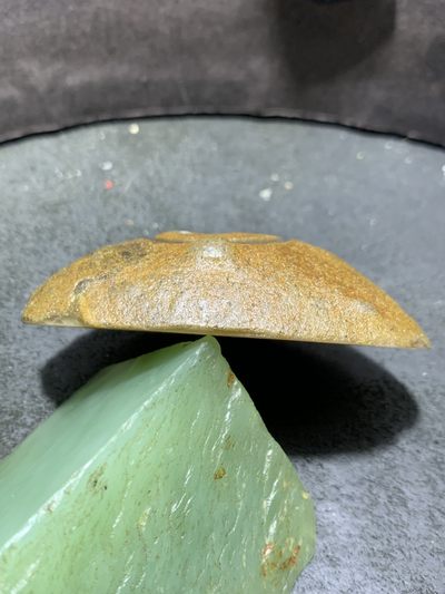 精美原皮高玉化冻料蒙料战国红玛瑙手工影雕工艺太极阴阳鱼把件一个， 精美原皮高玉化冻料蒙料战国红玛瑙手工影雕工艺太极阴阳鱼把件一个，