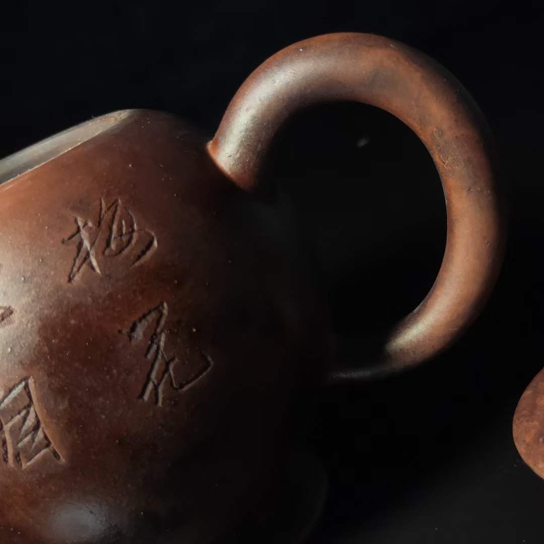 黄玉麟紫砂壶一把，单孔