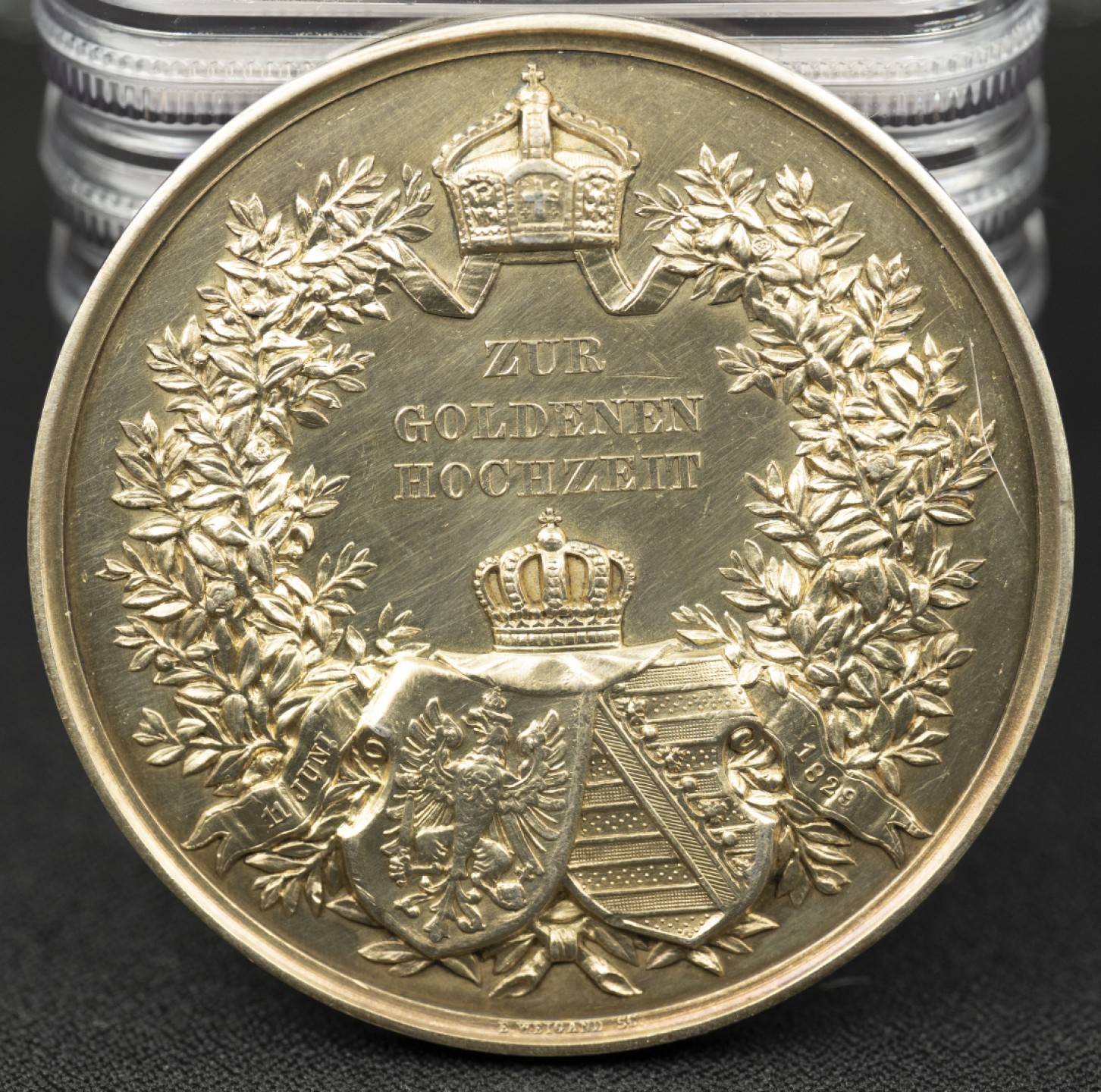 万国钱币拍卖第005期 1879年普鲁士国王威廉一世和萨克森-魏玛-艾森纳赫的奥古斯塔王后结婚50周年金婚纪念镀金大银章，LOOS大师作品，61mm，91.85克，十分罕见的普鲁士大银章，人物惟妙惟肖，手感极佳。