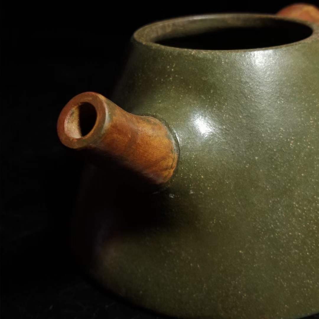 苏兰珍紫砂壶一把，多孔出水