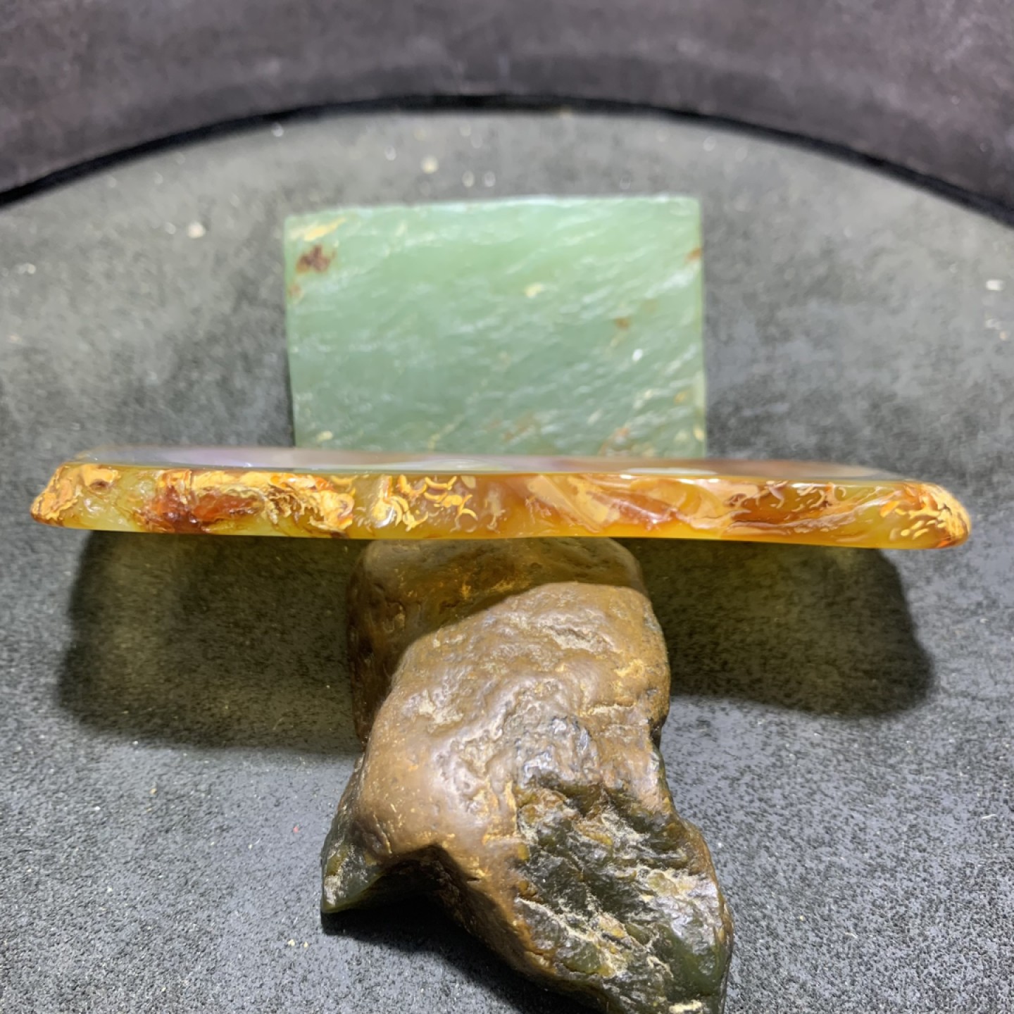重器天然马达加斯加原皮玛瑙雕刻站观音牌子一块
