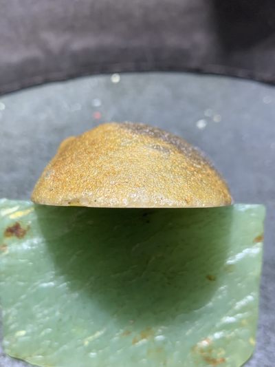 精美原皮高玉化冻料蒙料战国红玛瑙手工影雕工艺太极阴阳鱼把件一个， 精美原皮高玉化冻料蒙料战国红玛瑙手工影雕工艺太极阴阳鱼把件一个，