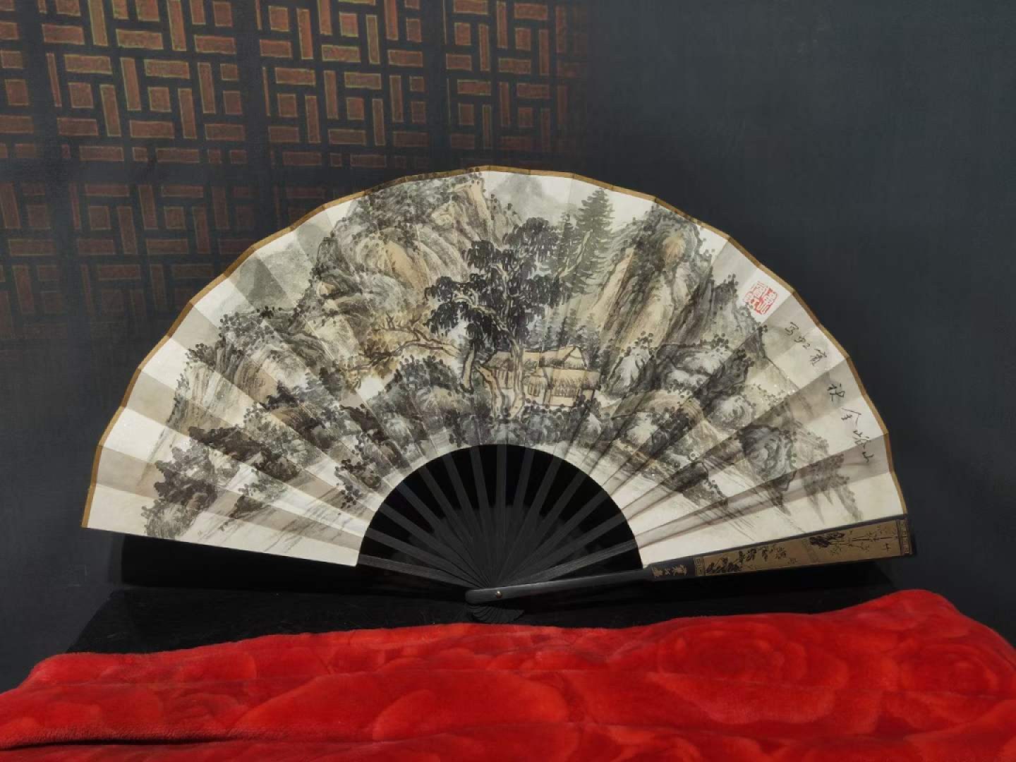 黄宾虹山水扇子8个，双面工，画工精湛，实物拍摄