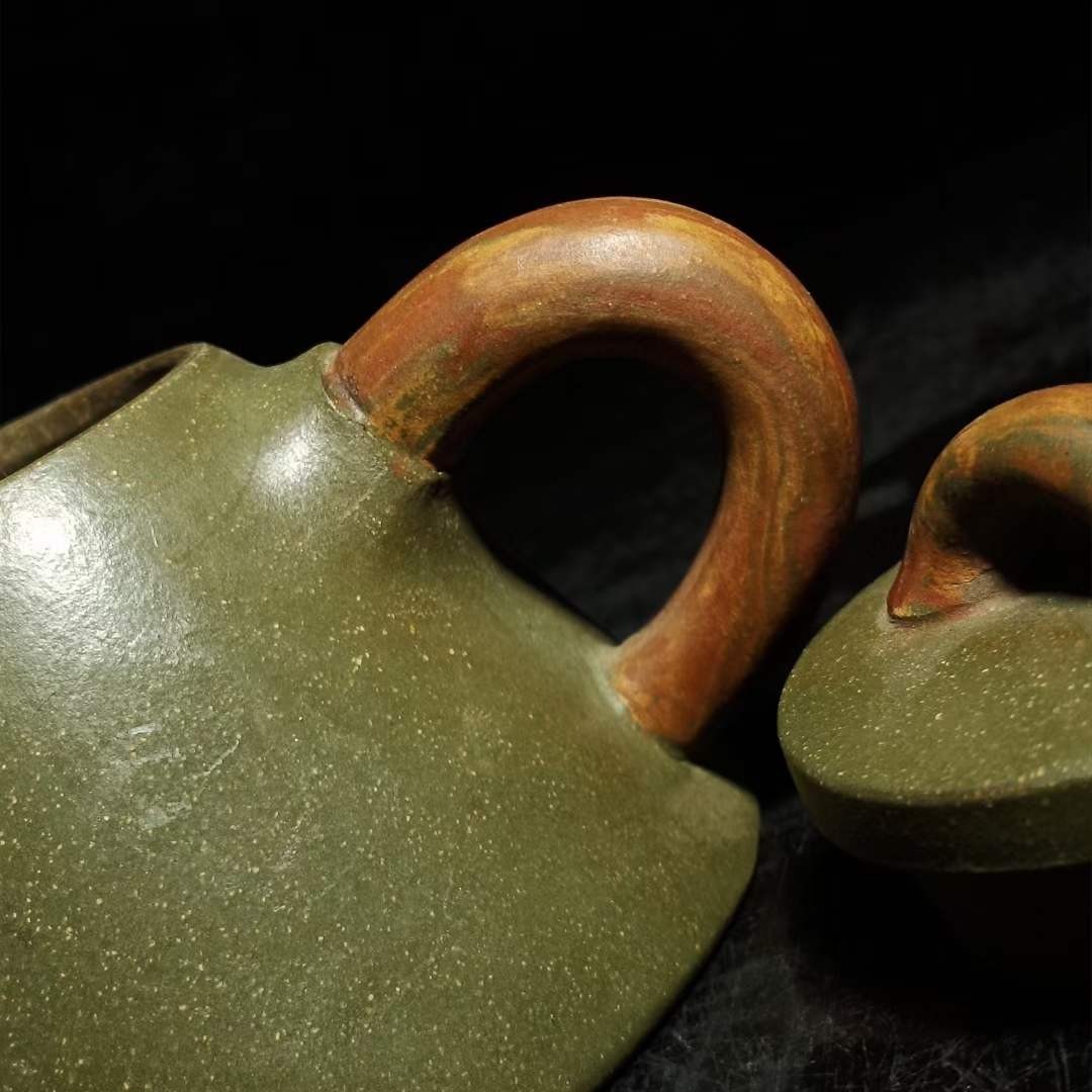 苏兰珍紫砂壶一把，多孔出水