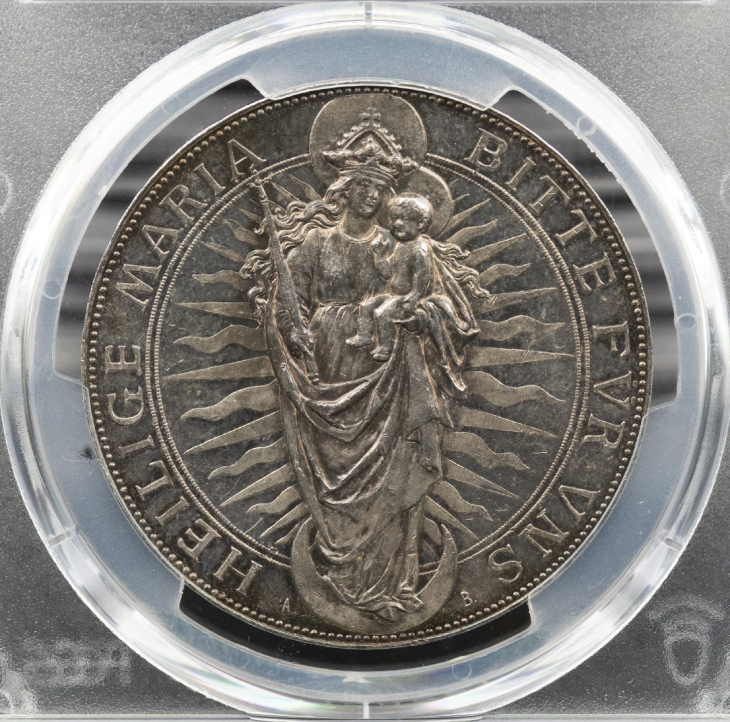 万国钱币拍卖第005期 1894年德国巴伐利亚慕尼黑双塔教堂圣母抱婴大银章，原味五彩包浆，尺寸大而厚重的经典品种