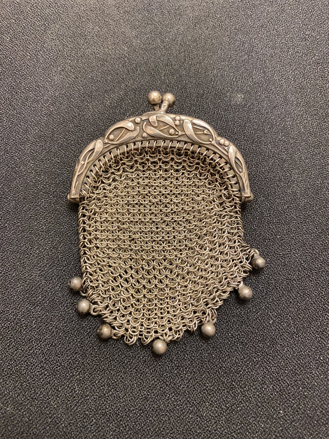 万国钱币拍卖第005期 20世纪初欧洲精工银零钱袋，锁子甲工艺做工精美，23G，可正常使用。