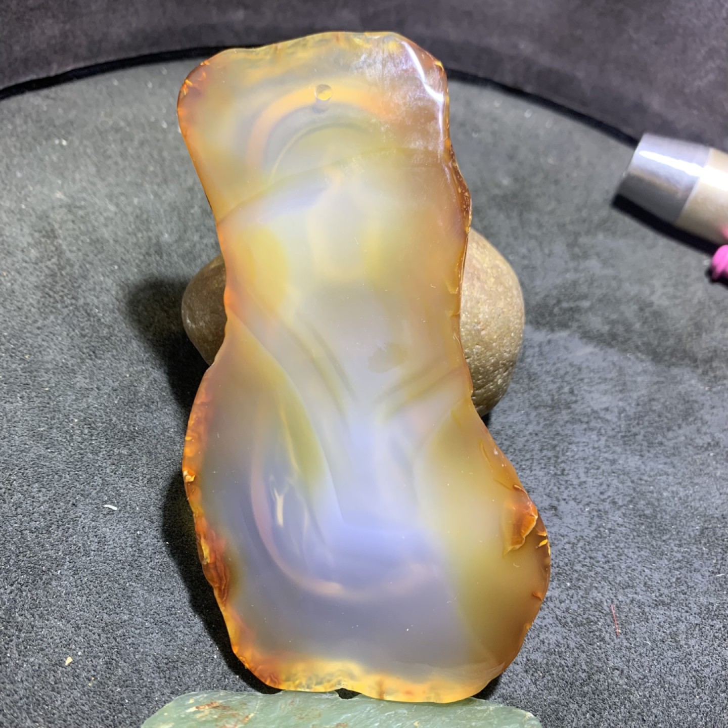 重器天然马达加斯加原皮玛瑙雕刻站观音牌子一块